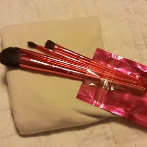 Shainab Miami Makeup brushes